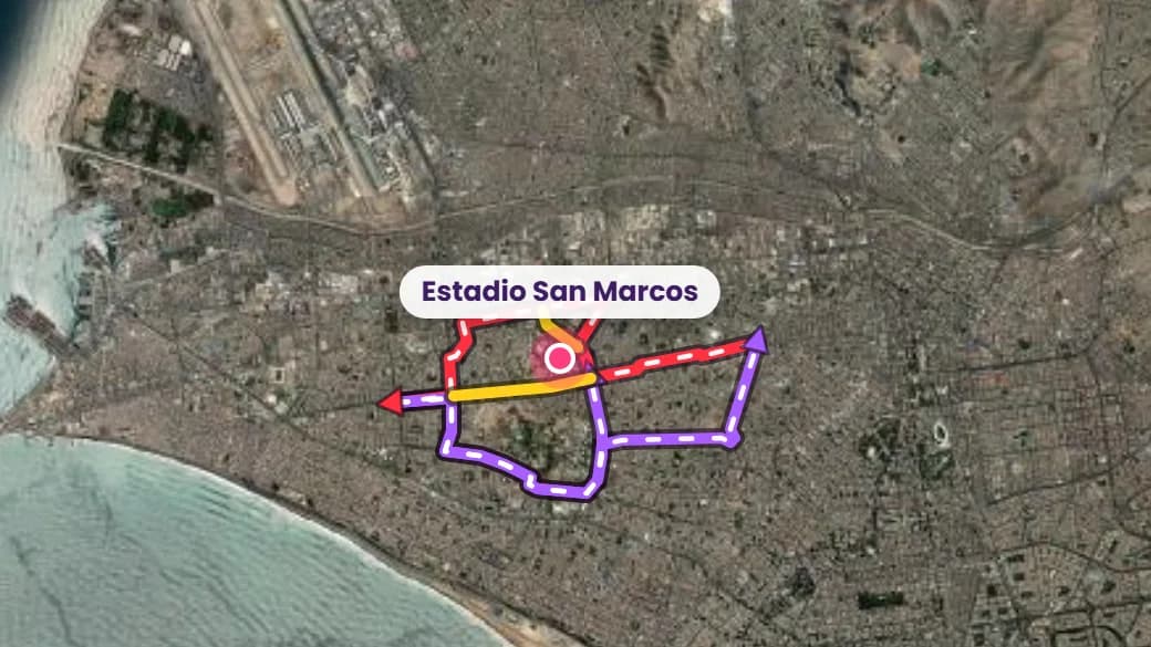 El mapa del simulador de Ricco: Lima vista desde el satélite, con el Estadio San Marcos marcado, el cierre de vía en amarillo y las dos rutas alternas en rojo y en morado.